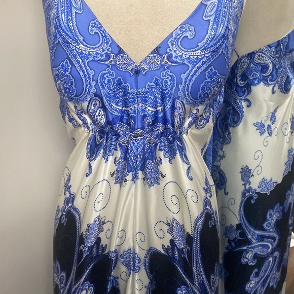 Vintage Silk Elegant Floral Paisley Pattern VNeck Backless Dress w/long train - Picture 6 of 15